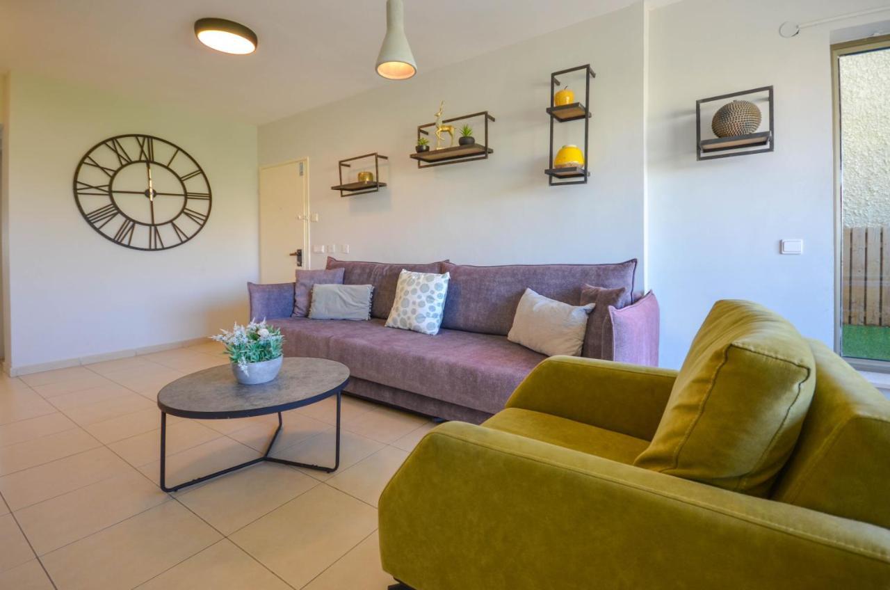 Yalarent Argaman 2br & Balcony Apt *